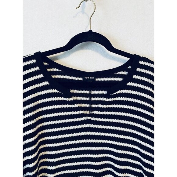 Torrid Top Womens 3X Black White Striped Waffle Knit Notch Neck Long Sleeve - Picture 3 of 9